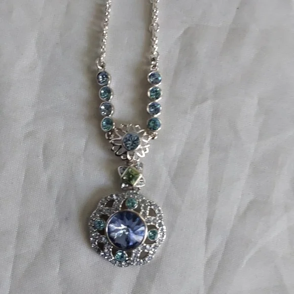 Givenchy SIGNED MULTICOLORED DIAMOND NECKLACE - Picture 5 of 6